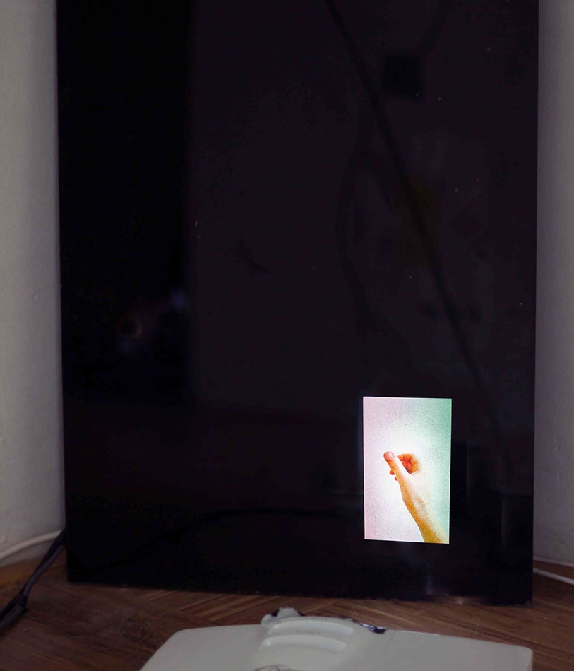 Traces of Seemingly Insignificant Gestures, Michaela Putz 2017, Photo by Virgil Widrich; Video Projection on Screen